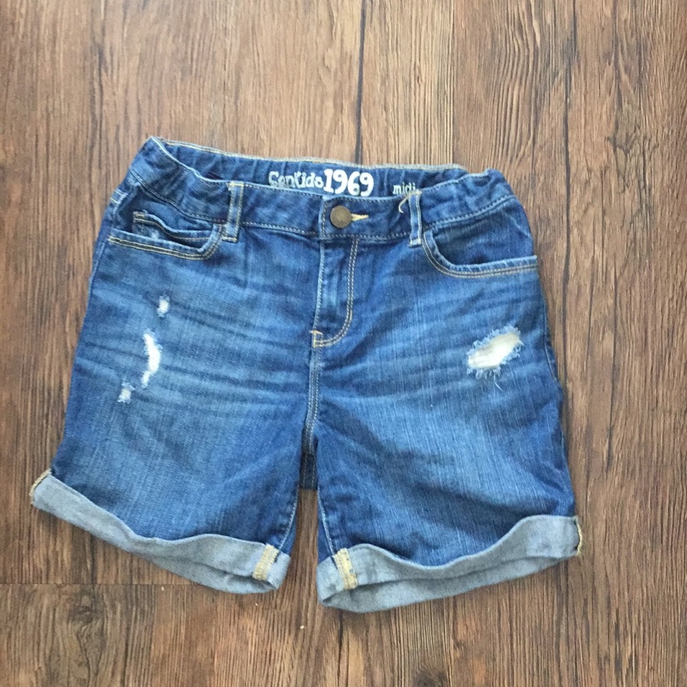 Blue jean gap ripped shorts.